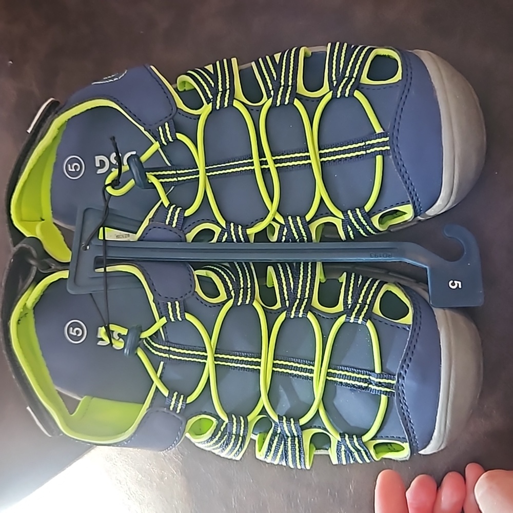 DSG Direct Youth Caged Sandals: GRAY/TEAL: NWT: SIZE 5